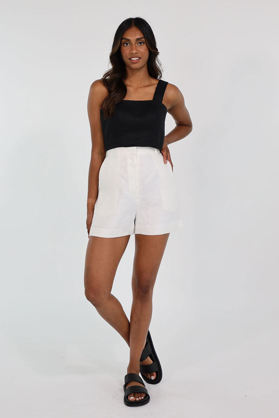 LIZZY SHORTS LINEN (WHITE)