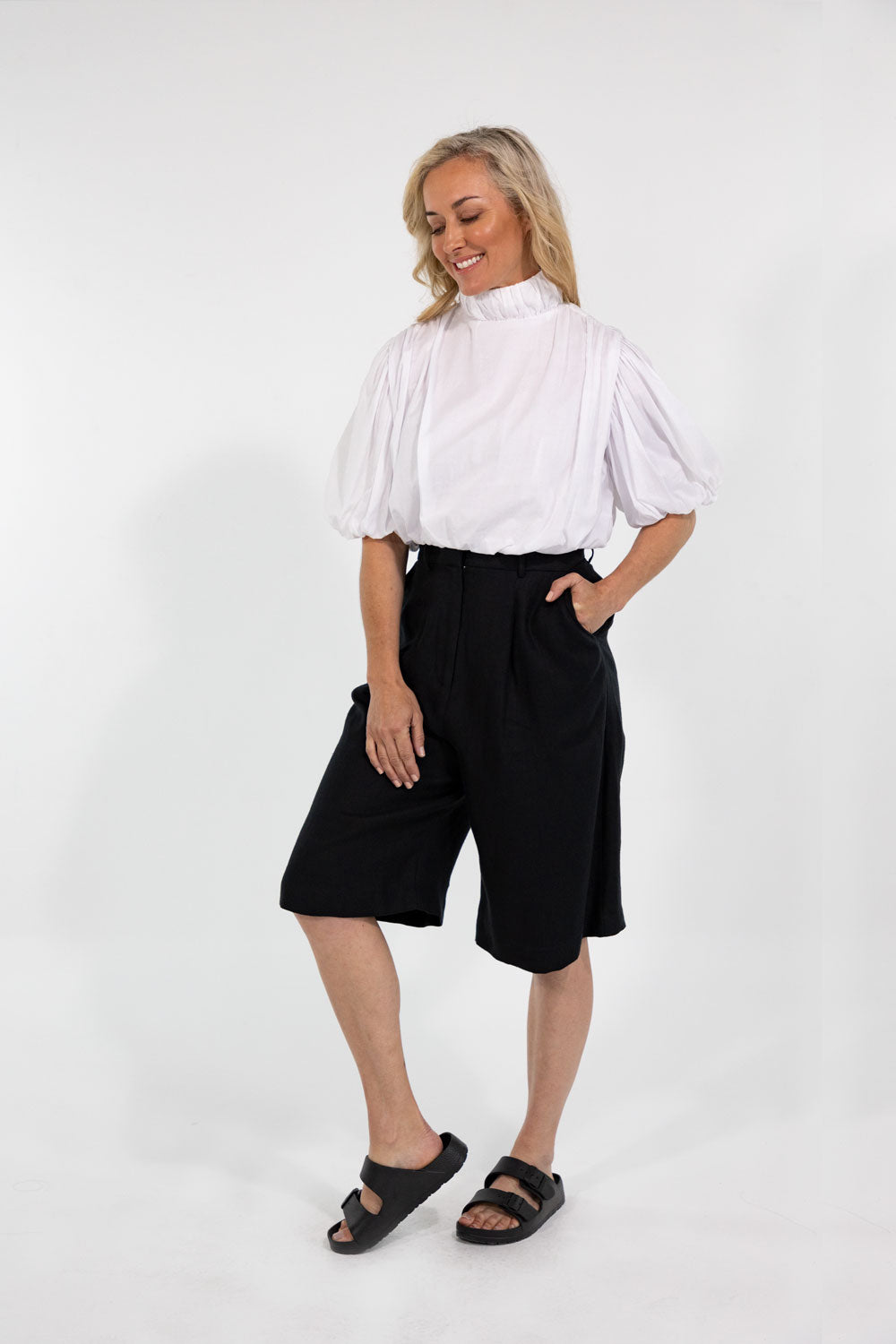 BERMUDA SHORTS LINEN (BLACK)